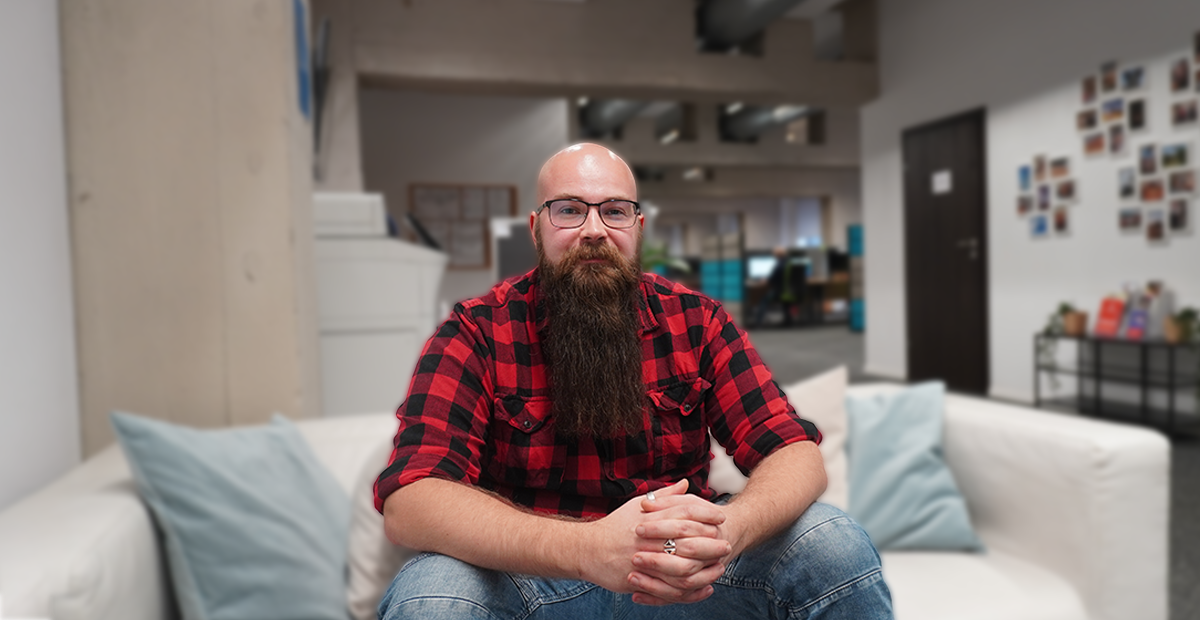 Baronan Servicedeskissä Katowicessa työskentelevä Henry Kujanpää.